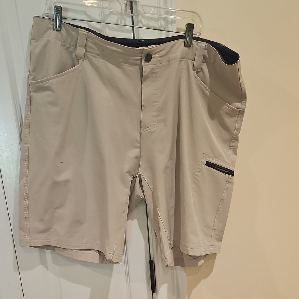 ZeroXposur Men's Beige Cargo Shorts Size 38